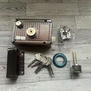 Surface-Mount Deadbolt Lock with Keys - Brown